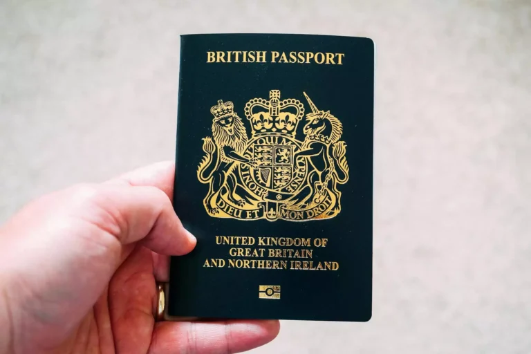 购买真实护照：释放你探索世界的自由