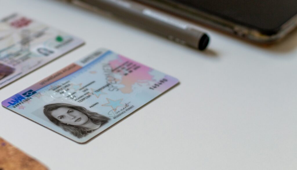 购买欧盟、英国、加拿大或美国的合法驾照。购买欧洲驾照、获得居留许可、获得护照和身份证，包括外交护照。我们提供一系列选择，如德国驾照、荷兰身份证和英国驾照。购买驾驶执照、获得欧洲驾驶执照、获得国际驾驶执照、恢复被吊销的执照。购买船只执照，获取狩猎执照、船舶执照等。
